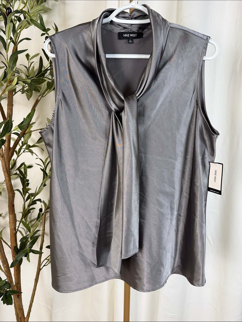 NWT Nine West Metallic Shimmery Silver Tie-Neck Sleeveless Blouse Sz XL (T3)
